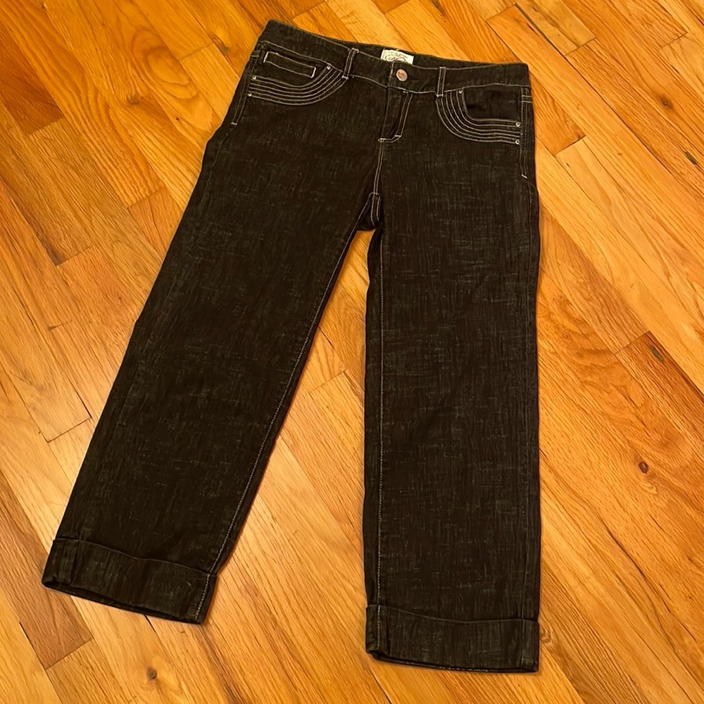 White House Black Market BLANC Capri Jeans. Size 2  Dark Wash . Like New!!